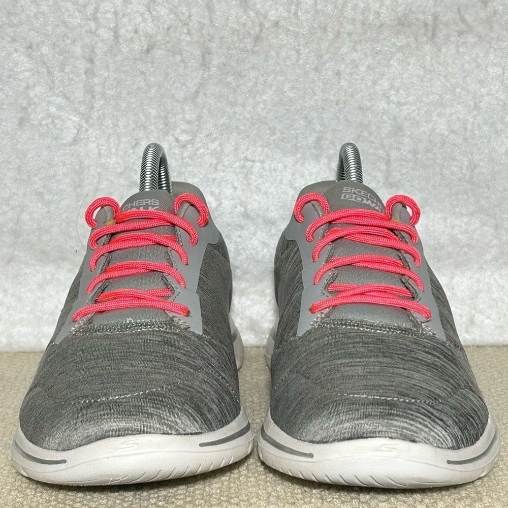 Skechers Womens Grey GOwalk 5 Lace Up Casual Sneaker Shoes SZ 9.5 WIDE - Picture 3 of 11